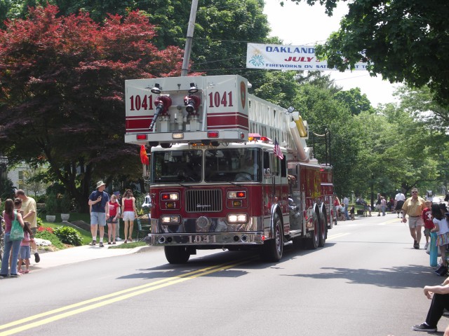 Truck 1041 ( Company #1)  2000 Seagrave 105' Tower Ladder, 6 Man Cab, Waterous 2000 GPM Dual Stage Pump, Detroit Diesel 60 Series, Allison Transmission w/ Thelma Retarder, 300 Gallon Water Tank, 500' of 5&quot; Hose, 15KW Generator, Bullard T1 Commander Thermal Imager Camera, Multi-Gas Dection Meter, 2  Partner FD-950 Saws, 2  CutterEdge Chain Saws